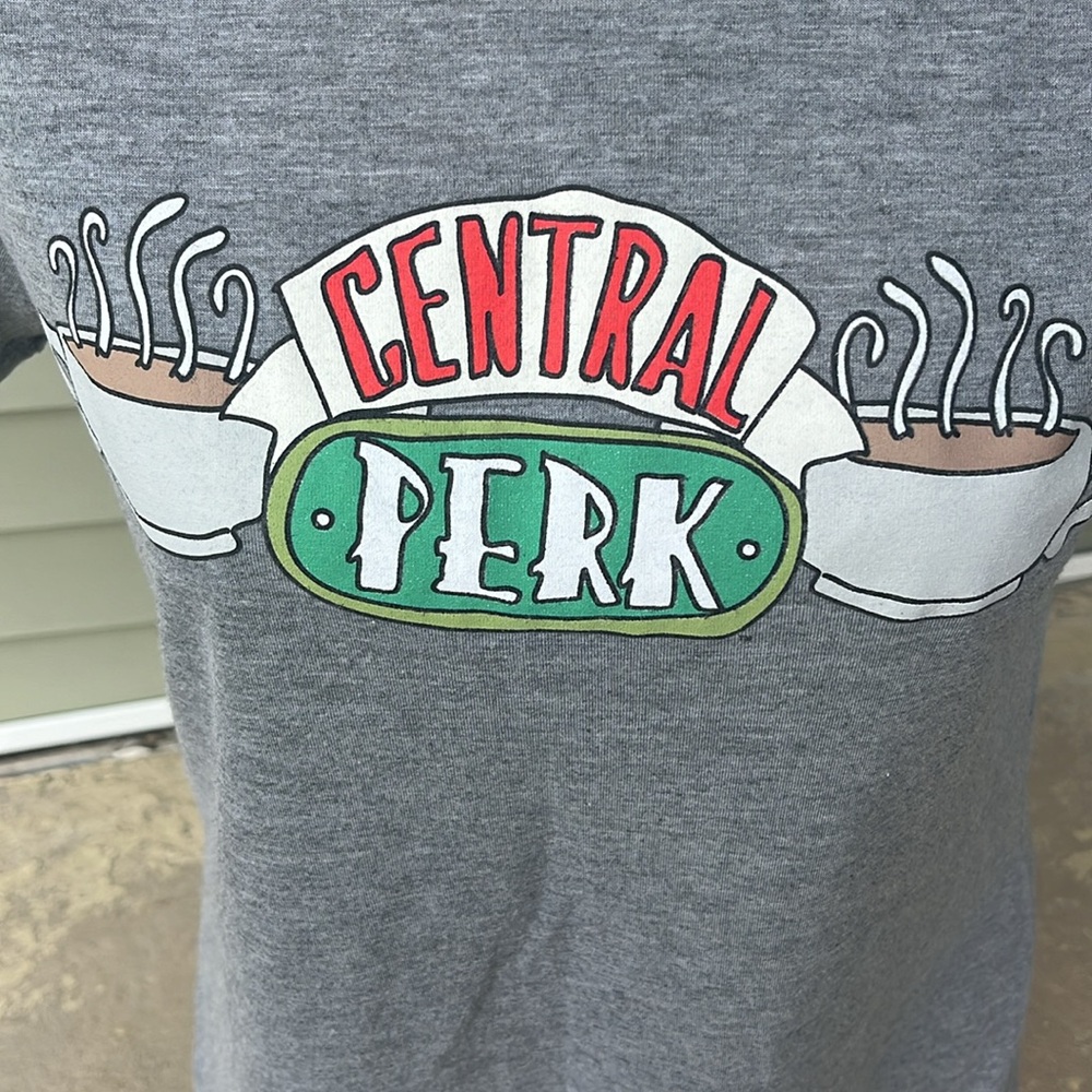 Like new Friends graphic T-shirt - Picture 2 of 9